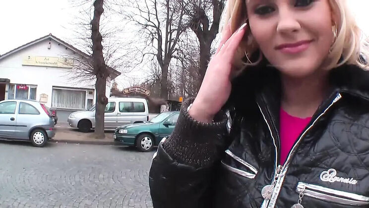 Amateur Slut Alexa Bold Blows For Pocket Cash - Homemade German BJ & Pussy Eating HD