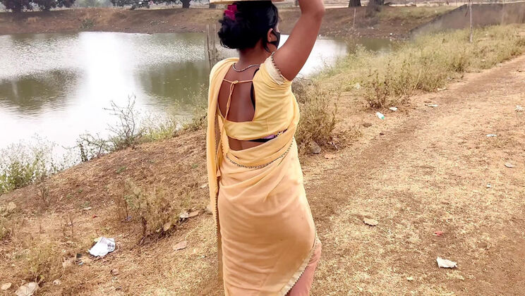 Kiran Bhabhi Hot Outdoor Sex - Village Pond Fucking with Hindi Audio