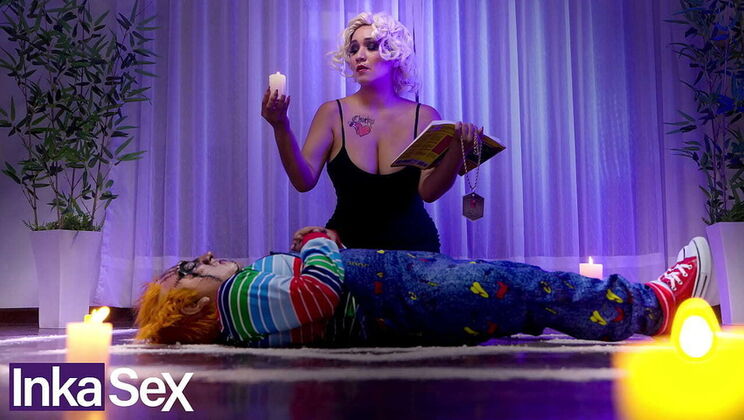 Halloween Chucky Cosplay: Latina Lisa Bullock Gets Anal Surprise from Nacho