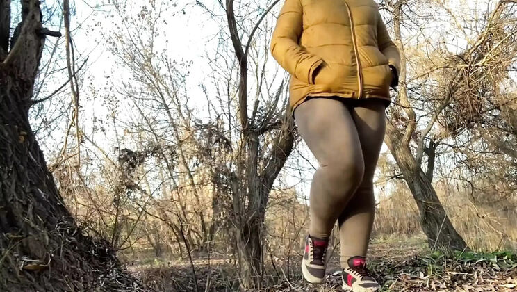 Mature MILF with Wet Pussy Squatting to Pee Outdoor - Amateur Homemade HD