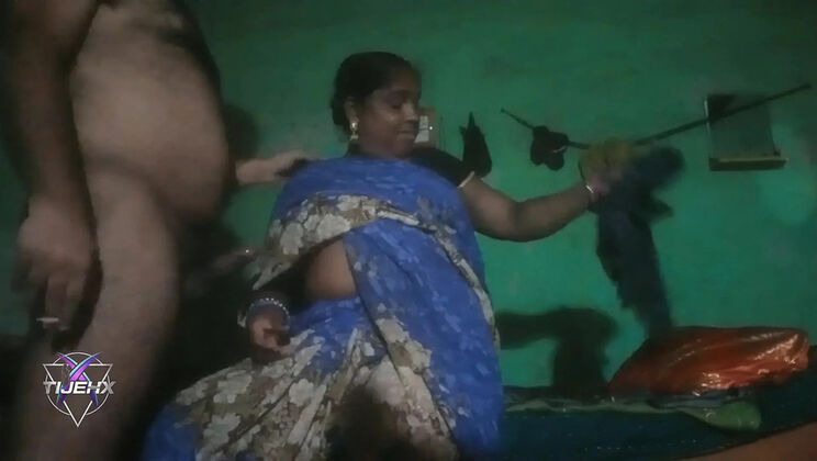 Desi Aunty Big Ass Fucked and Pussy Licked in Homemade Village Video