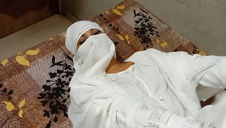 Desi Bhabhi Dearshivani Hot Hijab Blowjob & Fucking with Uncut Dick