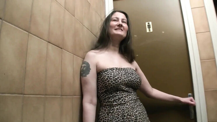 Posh Cougar with Perfect Tits Gets Anal and Blowjob in HD