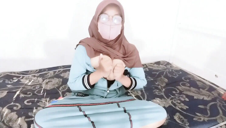 Indonesian Hijab Aunt Viral Solo Fisting Pussy - Homemade Amateur Masturbation