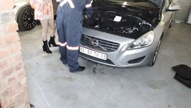 Amateur Housewife Fucked In Car For Cash - Homemade Brunette Babe Cumshot