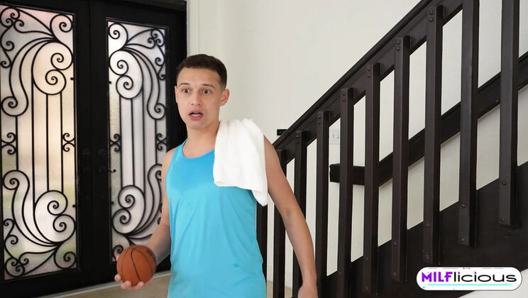 Stepmom Shower Sex After Basketball - Johnny Love Fucks Elana Bunnz MILF