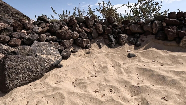 Emma Voyeur Desperate Beach Pee - Blonde MILF Pissing in Sand Outdoor HD