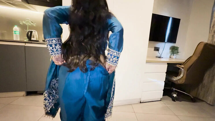 Desi Muslim Stepniece Fucks Step Uncle When Ammi Leaves