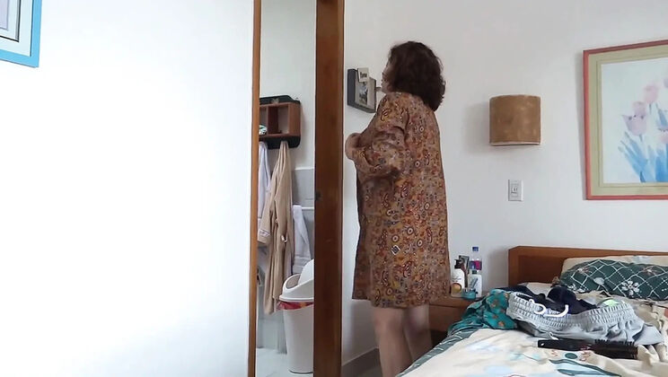 Hot MILF Catches Hotel Owner Recording Her Ass in Lingerie Before Beach Day