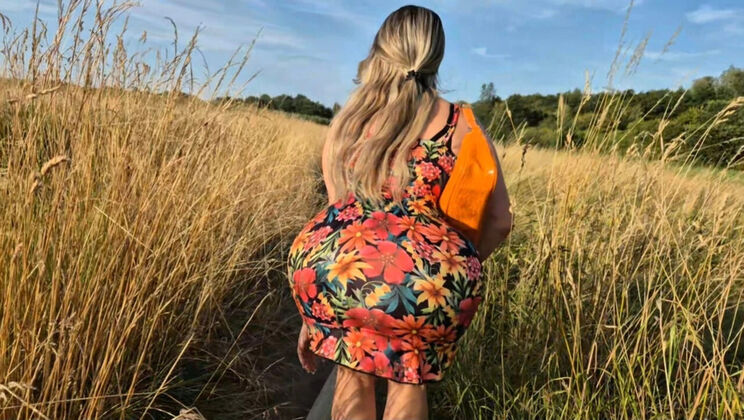 Cheating wife gets stranger creampie in the cornfield - outdoor doggystyle with big ass