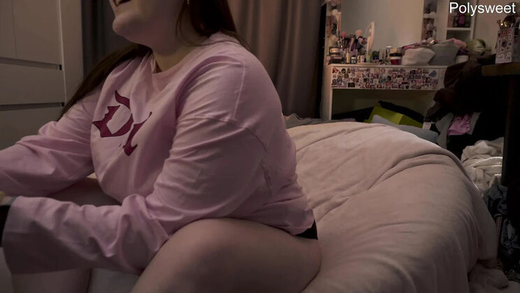 Polly Sweet squirts hard after I tongue massage her feet and pussy