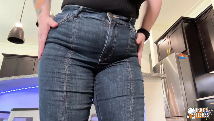 Tattooed Brunette Nikki Sequoia Shows Off Big Ass Bending Over Kitchen Counter