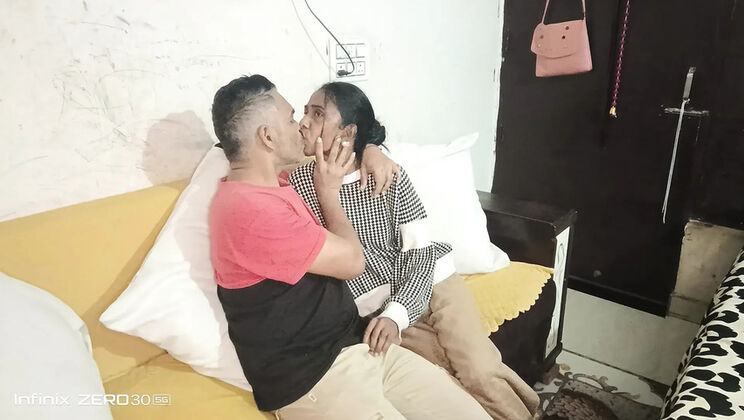 Desi Bhabhi Gives Rough Blowjob and Fingering in HD Room Video