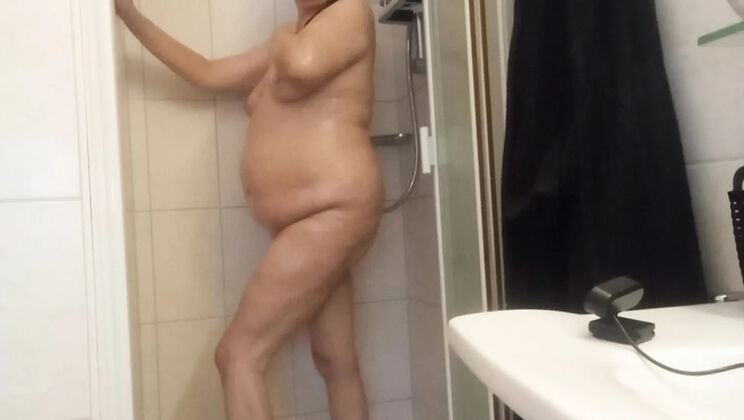Amateur MILF Eva Pur shower part 2 intense homemade