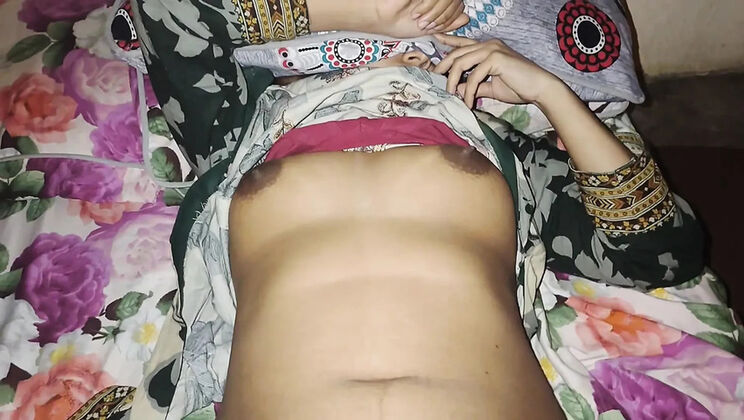 Pakistani Stepmom Handjob and Fingering Her Tight Pussy